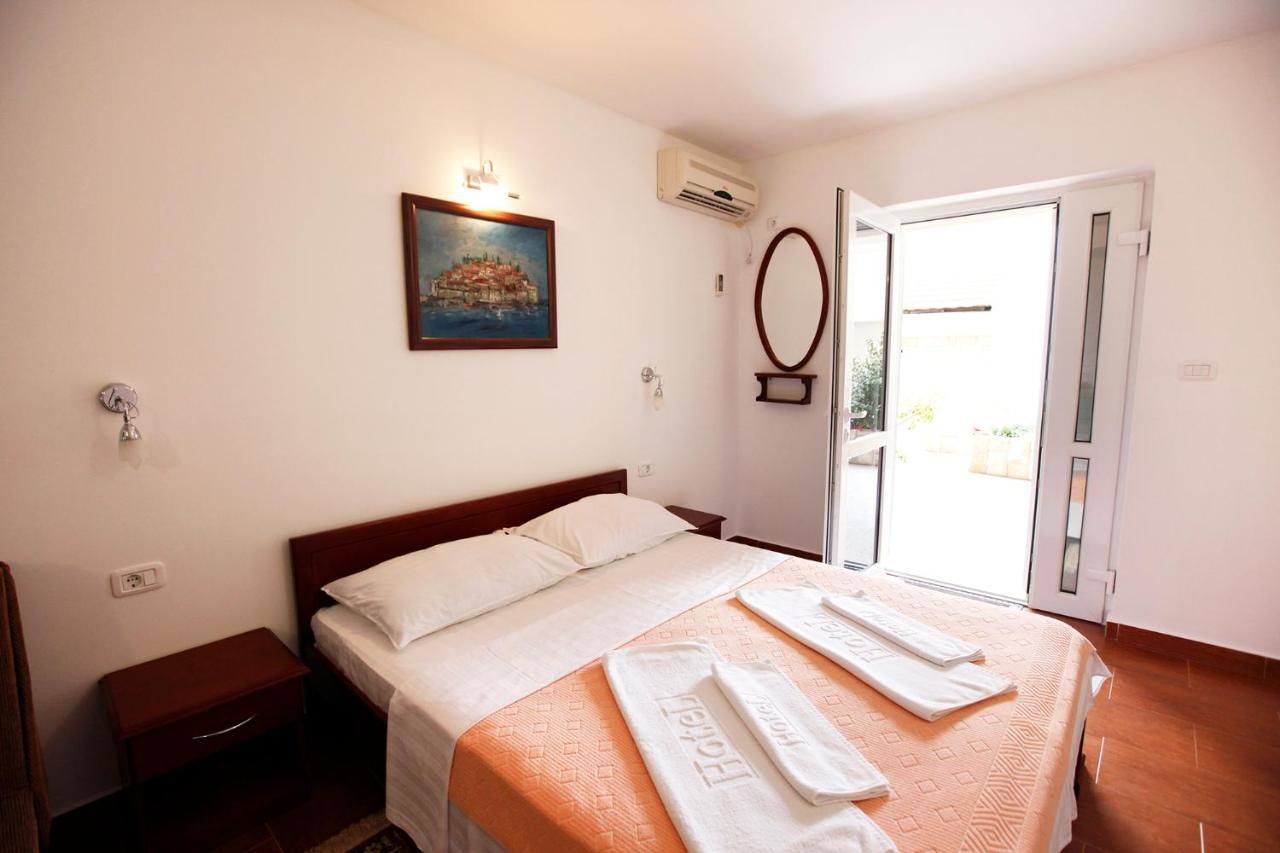Апартаменты Apartments Baron Свети-Стефан-29