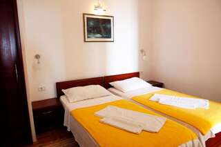 Апартаменты Apartments Baron Свети-Стефан Семейный полулюкс-6