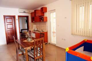 Апартаменты Apartments Baron Свети-Стефан Семейный полулюкс-11