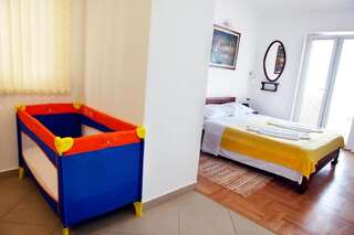 Апартаменты Apartments Baron Свети-Стефан Семейный полулюкс-14