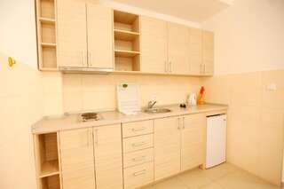 Апартаменты Apartments Baron Свети-Стефан Апартаменты с видом на море-7