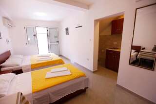 Апартаменты Apartments Baron Свети-Стефан Апартаменты-студио-5