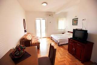 Апартаменты Apartments Baron Свети-Стефан Номер-студио-3